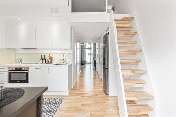 Rymlig 1:a med loft i Rosendal