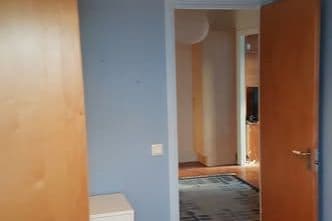 Rum uthyres i rymlig 4:a nära centrum