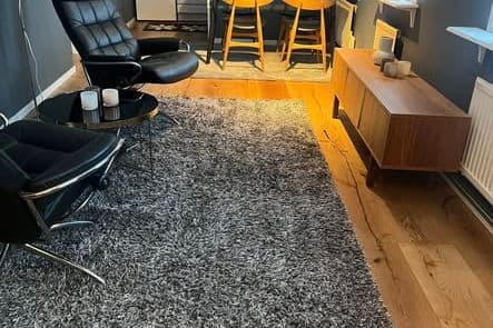 Charmigt hus på hästgård nära Uppsala